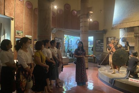 Ban quản lý Di tích lịch sử Lam Kinh tham gia Lớp đào tạo, bồi dưỡng về công tác thuyết minh, giáo dục di sản và hướng dẫn triển khai công tác giáo dục truyền thống cho học sinh, sinh viên thông qua di sản văn hóa.
