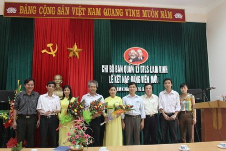 CHI BỘ BQLDTLS LAM KINH TỔ CHỨC LỄ KẾT NẠP ĐẢNG VIÊN MỚI NĂM 2013