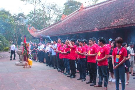 ĐOÀN KHỐI CÁC CƠ QUAN TỈNH, THÀNH PHỐ MIỀN TRUNG – TÂY NGUYÊN VỀ THĂM DI TÍCH QUỐC GIA ĐẶC BIỆT LAM KINH